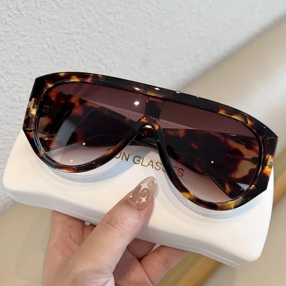 'T' Design Toad Frame Aviator Sunglasses