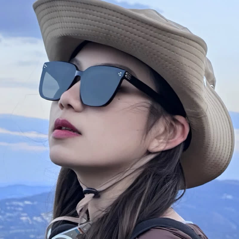 Fashion Square Frame Black Sunglasses with Nylon Lenses
