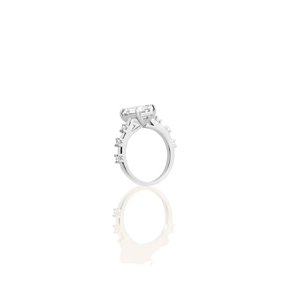 Chain-Link Emerald Cut Ring – Golden Links Holding Timeless Clarity
