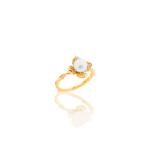 Pearl Flower Diamond Ring – Golden Bloom with Pearl Heart