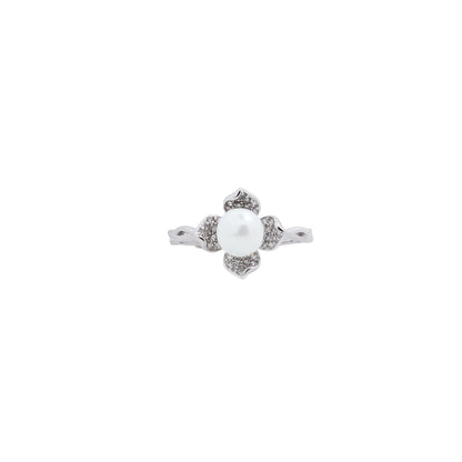Pearl Flower Diamond Ring – Golden Bloom with Pearl Heart