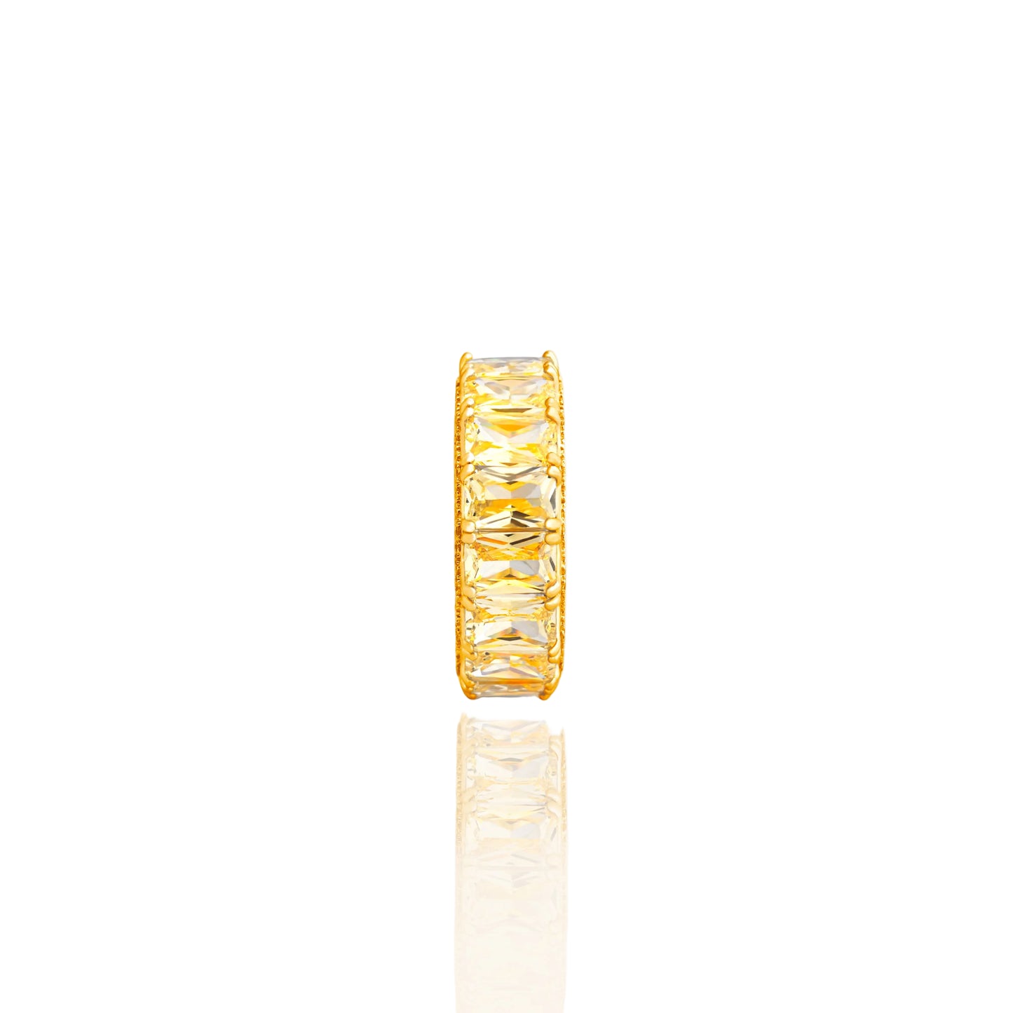 Chain-Edged Baguette Eternity Ring – Golden Weave of Bold Sparkle