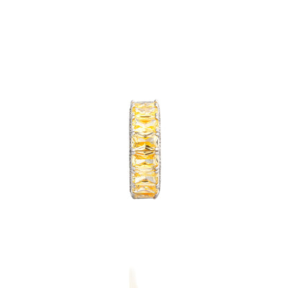 Chain-Edged Baguette Eternity Ring – Golden Weave of Bold Sparkle