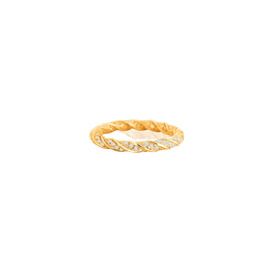 Twisted Textured Diamond Band – Golden Weave of Timeless Sparkle
