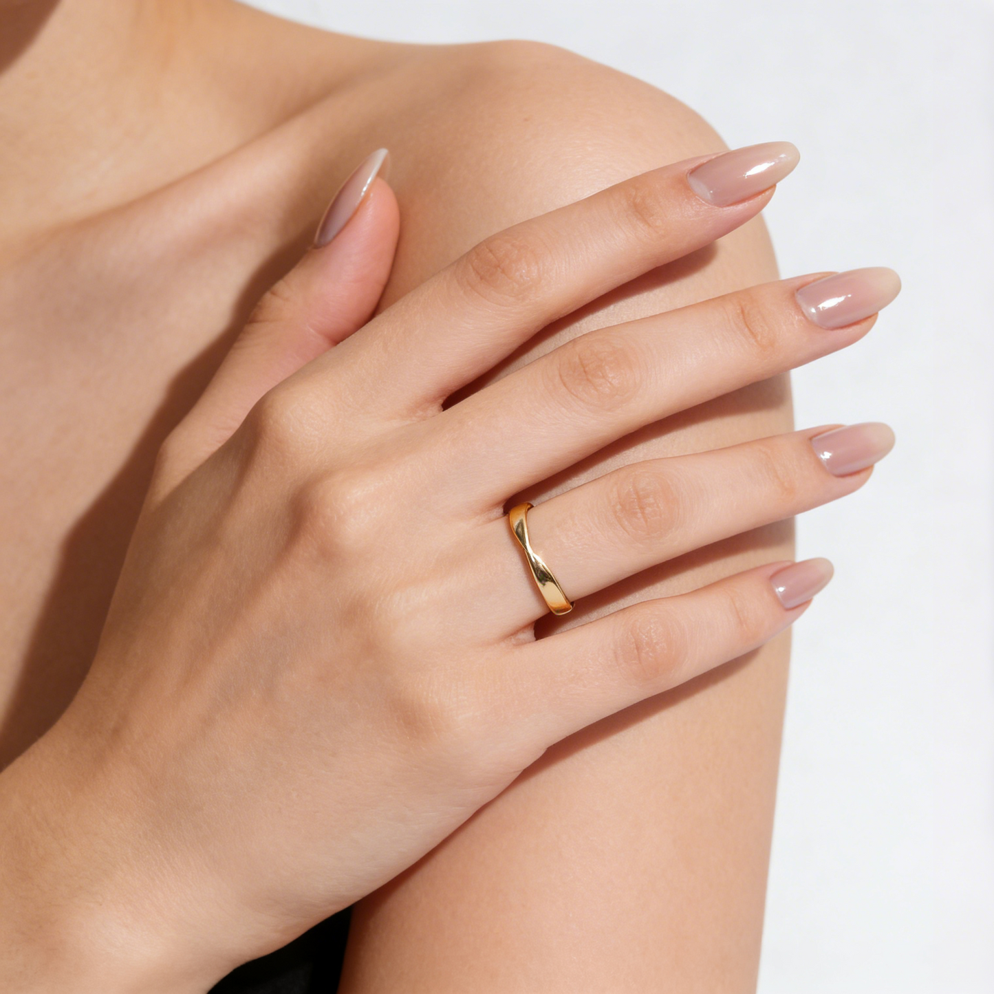 Elegant Curved Stackable Ring – Perfect for Everyday Glam